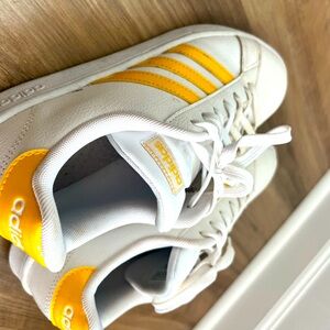 Adidas size 10 white and yellow shoes